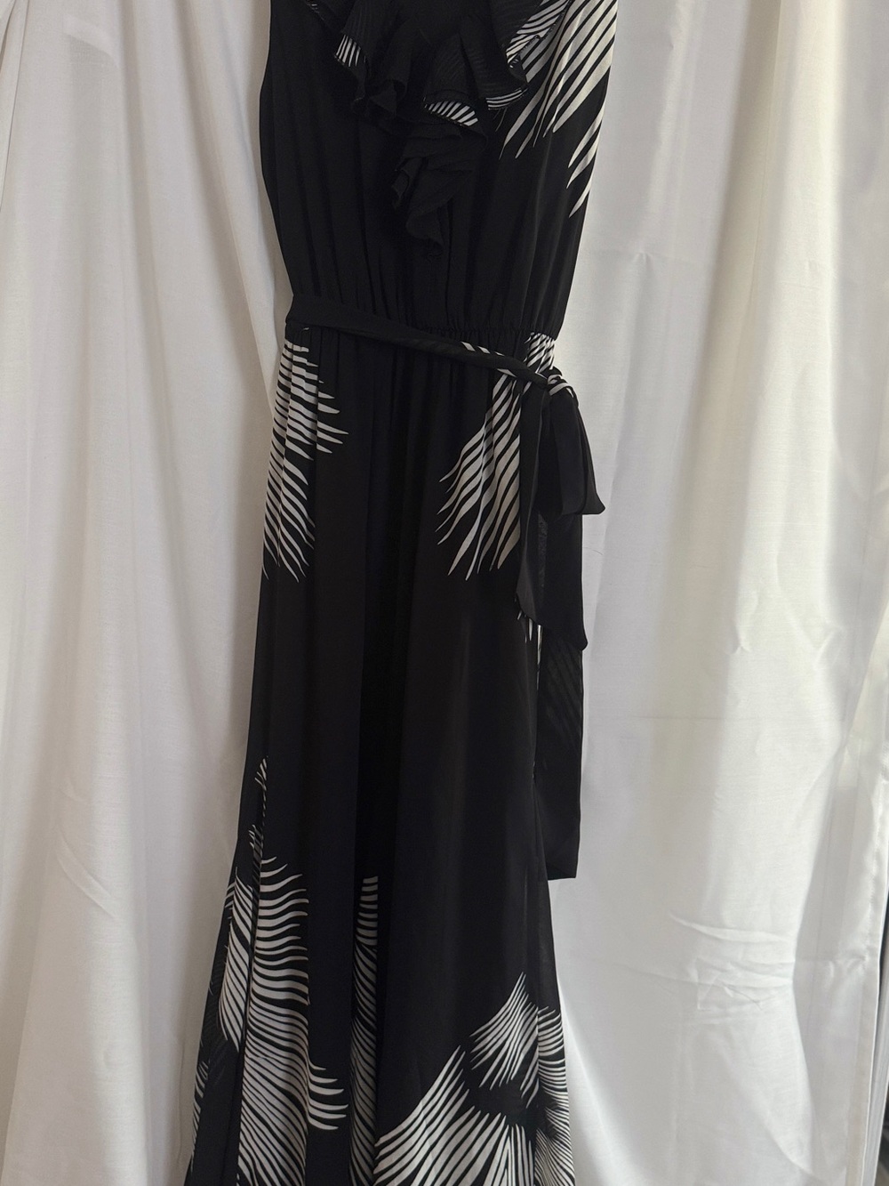 Suzy Shier Black and White Palm-Print Ruffle Maxi Dress